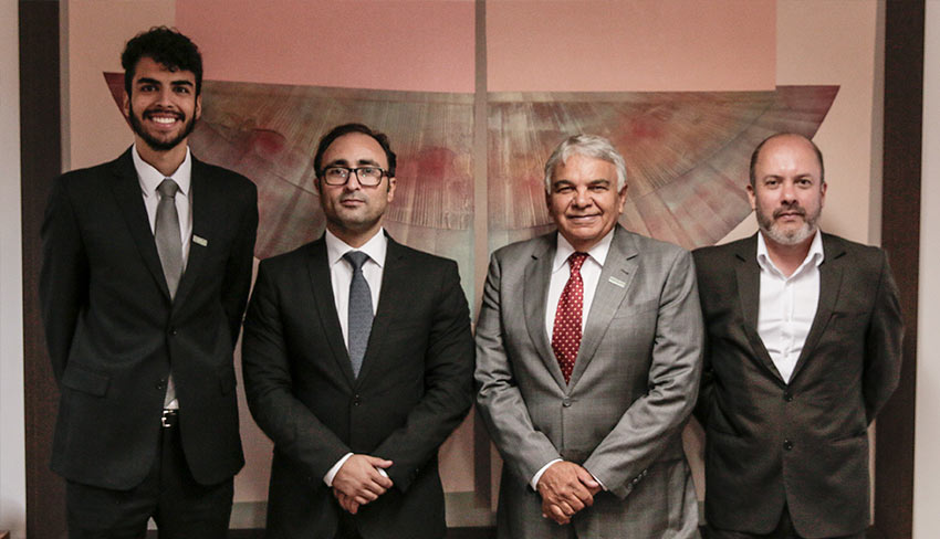 primeiro secret&aacute;rio da Embaixada da Tun&iacute;sia corpo