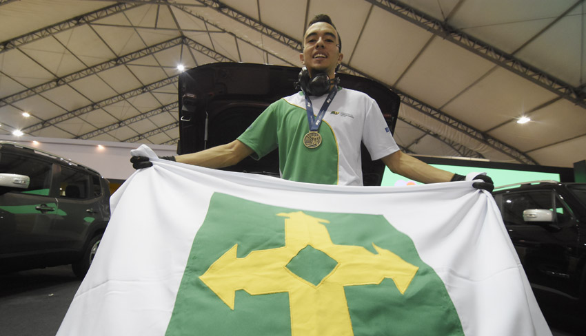 Carro primeiro lugar corpo materia CRI9051