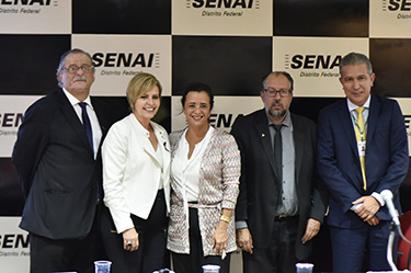 He for She corpo materia CRI3115