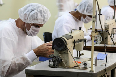 producao de mascara papuda foto Geolando Gomes 2