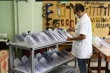 8 4 2020 Produção de Face Shields Foto Moacir Evangelista
