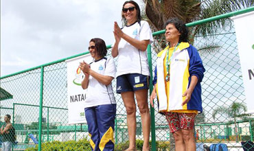 Meninas também caíram na água