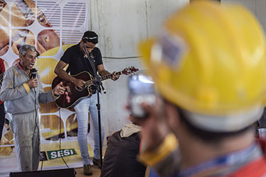 SESI promove Almoço Musical para trabalhadores da construtora Ipê Omni