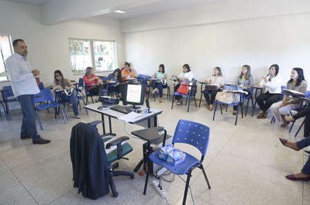 Profissionais da educação planejam ações para 2016
