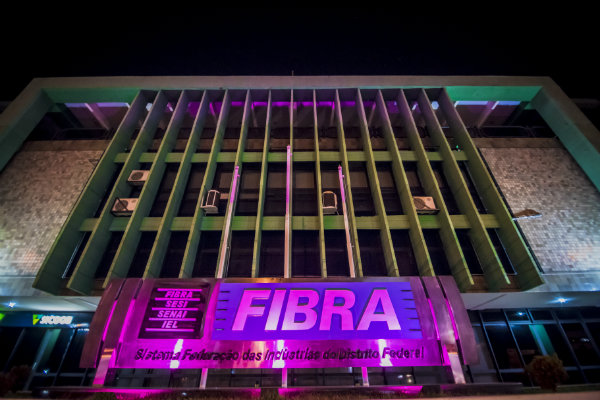 Sistema Fibra apoia campanha Outubro Rosa