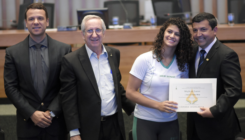 Sessao solene ginasiad corpo materia