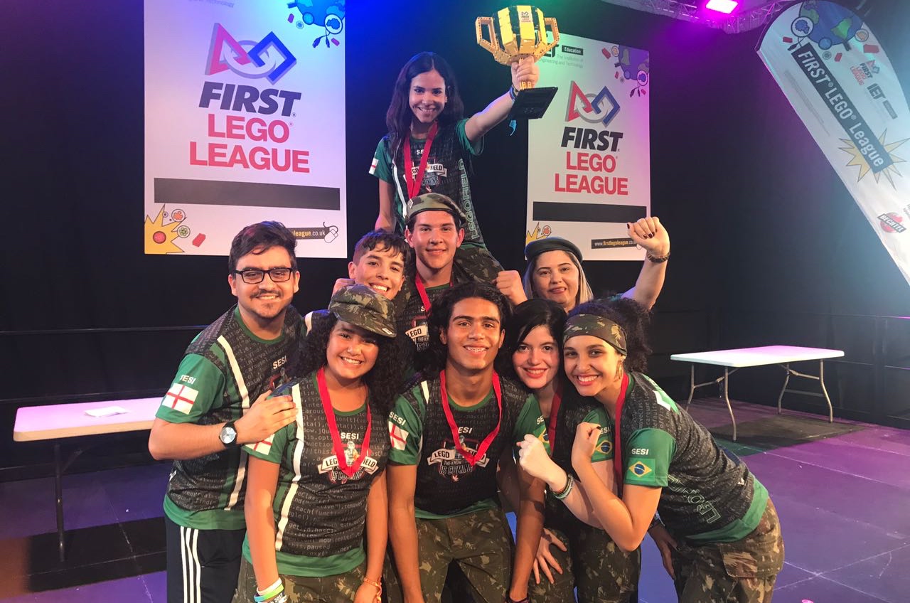 Equipe do Sesi-DF fica em 2º lugar em campeonato mundial de robótica