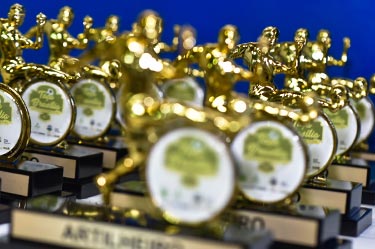 Seleção de futsal do Sesi-DF recebe dois troféus na Taça Brasília