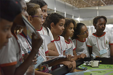 Sesi apresenta alimentação saudável e desafios de robôs na SNCT