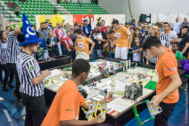 Brasilienses se preparam para o Torneio Regional de Robótica