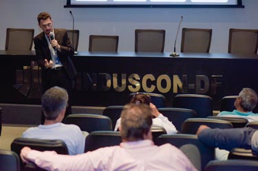 Empresários recebem informações sobre energia fotovoltaica