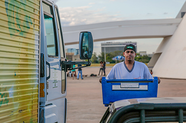 Sesi fornece 3 mil refeições a índios que estão na mostra Yawalapiti