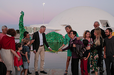 Lixo transformado em arte vira atração no Museu República