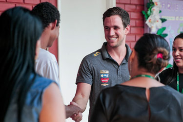 Lucas Foresti visita o Espaço Vira Vida no Distrito Federal