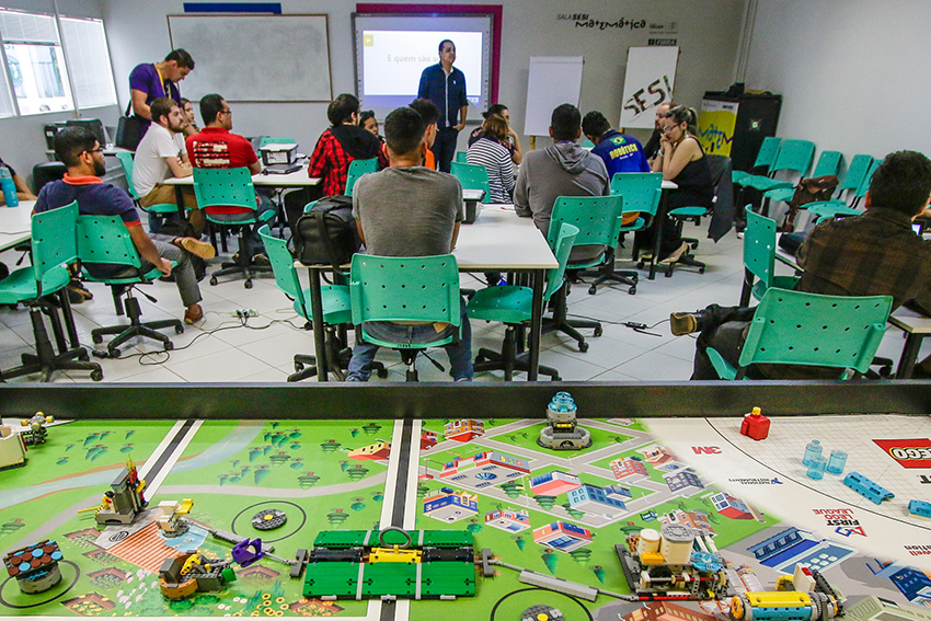 Capacitacao de tecnicos para o torneio de robotica fll 2