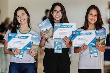 Estudantes do Sesi-DF são premiadas no Concurso Jovem Escritor 2018