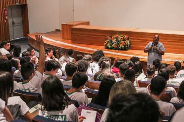Estudantes do Sesi-DF visitam a Câmara Legislativa