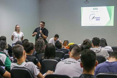 Alunos do Sesi Taguatinga participam de aulão para o Enem