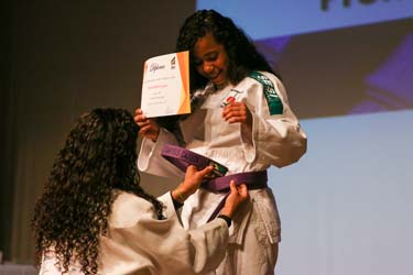 Judocas são homenageados e recebem novas faixas