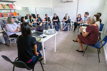 Representantes da Suécia conhecem o programa Vira Vida