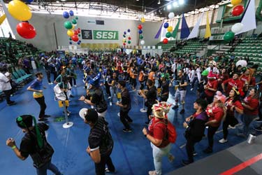 Primeiro dia do regional de Robótica tem avaliações e muita animação 