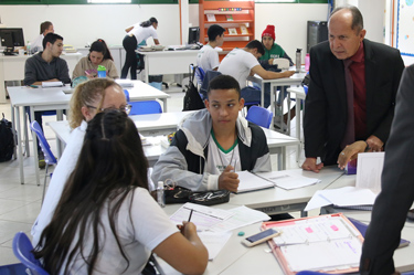 Conselho Nacional do Sesi visita escola de Taguatinga