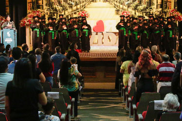 Setenta e cinco jovens se formaram na 13ª turma do Vira Vida